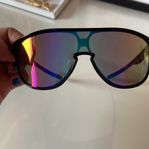 2for $20: Fashionable oversized sunglasses - Picture 3 of 11